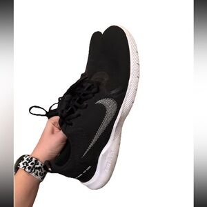 Nike Men’s Black and White Sneakers